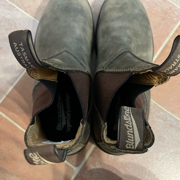 Blunstone size 9 1/2 . Barely used too small for me only worn two times. - Picture 4 of 4